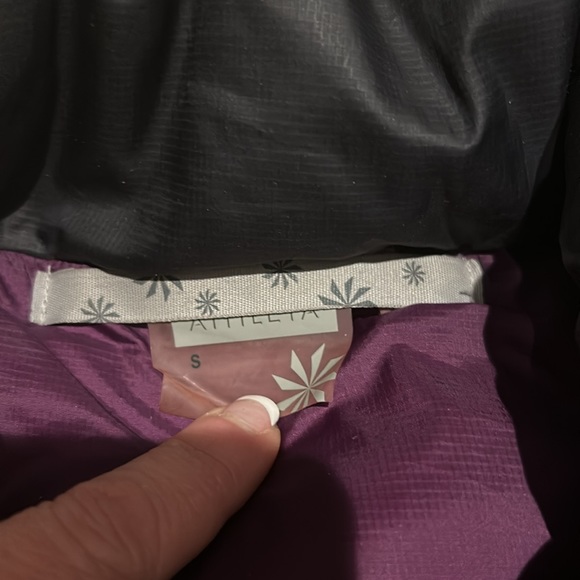 ATHLETA WOMENS SMALL PUFFER VEST WITH BELT - Picture 5 of 7